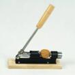 Spargator de nuci, manual, suport din lemn, Kinghoff