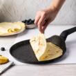 Tigaie pentru clatite, din aluminiu turnat, marmorata, neagra, 24cm, Klausberg