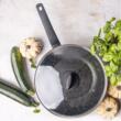 Tigaie wok din aluminiu turnat, marmorata cu strat antiaderent, neagra, cu capac, 28cm , Klausberg