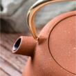 Ceainic din fonta cu strecuratoare, interior emailat, 1l, ruginit cu sclipici, elemente aurii, Kinghoff