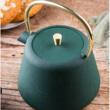  Ceainic din fonta cu strecuratoare, interior emailat, 1l, verde cu sclipici, elemente aurii, Kinghoff
