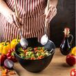 Bol de salata din ceramica, 23.5 cm, negru, cu un set de linguri cu manere din lemn, Klausberg