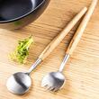 Bol de salata din ceramica, 23.5 cm, negru, cu un set de linguri cu manere din lemn, Klausberg