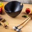 Bol de salata din ceramica, 23.5 cm, negru, cu un set de linguri cu manere din lemn, Klausberg