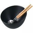 Bol de salata din ceramica, 23.5 cm, negru, cu un set de linguri cu manere din lemn, Klausberg