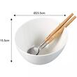 Bol de salata din ceramica, 23.5 cm,  alb, cu un set de linguri cu manere din lemn, Klausberg