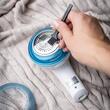  Aparat pentru scame reincarcabil alimentat cu baterii, alb cu elemente , Klausberg