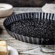 Forma de tarta, metal, acoperita antiaderent, neagra, diametru 28 cm, Klausberg