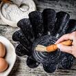 Forma pentru copt, antiaderenta, neagra, diametru 23,5 cm, Klausberg