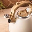 Fierbator traditional, ceainic din otel, capacitate 2,5 litri, cu maner din imitatie de lemn, bej, Klausberg