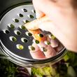 Bol multifunctional din inox, cu razatoare incorporata in capac, capacitate 5 litri, gri, KingHoff