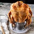 Suport vertical pentru gatit pui intreg la cuptor, cu recipient pentu condimente, din inox, King Hoff