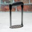 Zdrobitor pentru cartofi si legume din inox, maner ergonomic antiderapant, 18 x 11 cm, argintiu – negru, Kinghoff