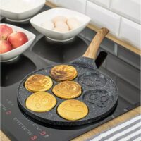 Tigaie cu strat din marmura pentru oua si clatite cu 7 fete zambitoare, 26.5 cm, Kinghoff