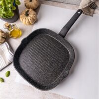 Tigaie tip grill, din aluminiu turnat, marmorata, neagra, 28cm, Klausberg