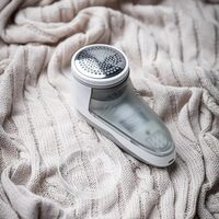  Aparat petru scame de haine, alimentat cu acumulator, alb/gri, Klausberg