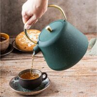  Ceainic din fonta cu strecuratoare, interior emailat, 1l, verde cu sclipici, elemente aurii, Kinghoff